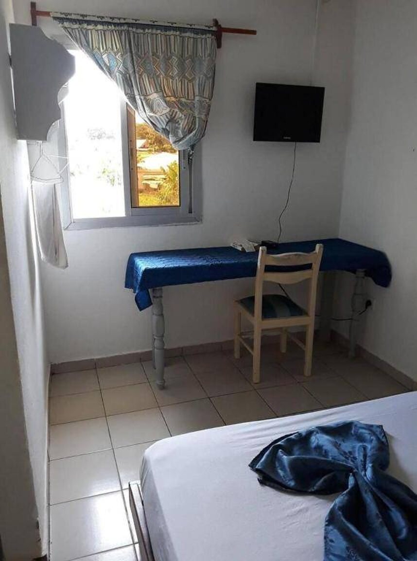 Chambre climatisée avec balcon